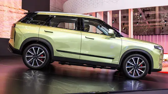 Как Range Rover Evoque с гарантией, только дешевле прежнего: в Россию привезли новинку