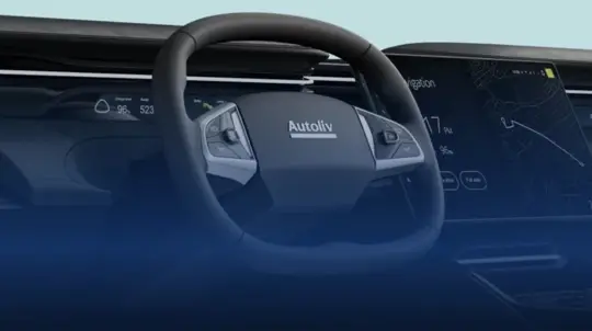 В салоне стало больше места: руль уезжает, подушка безопасности меняется