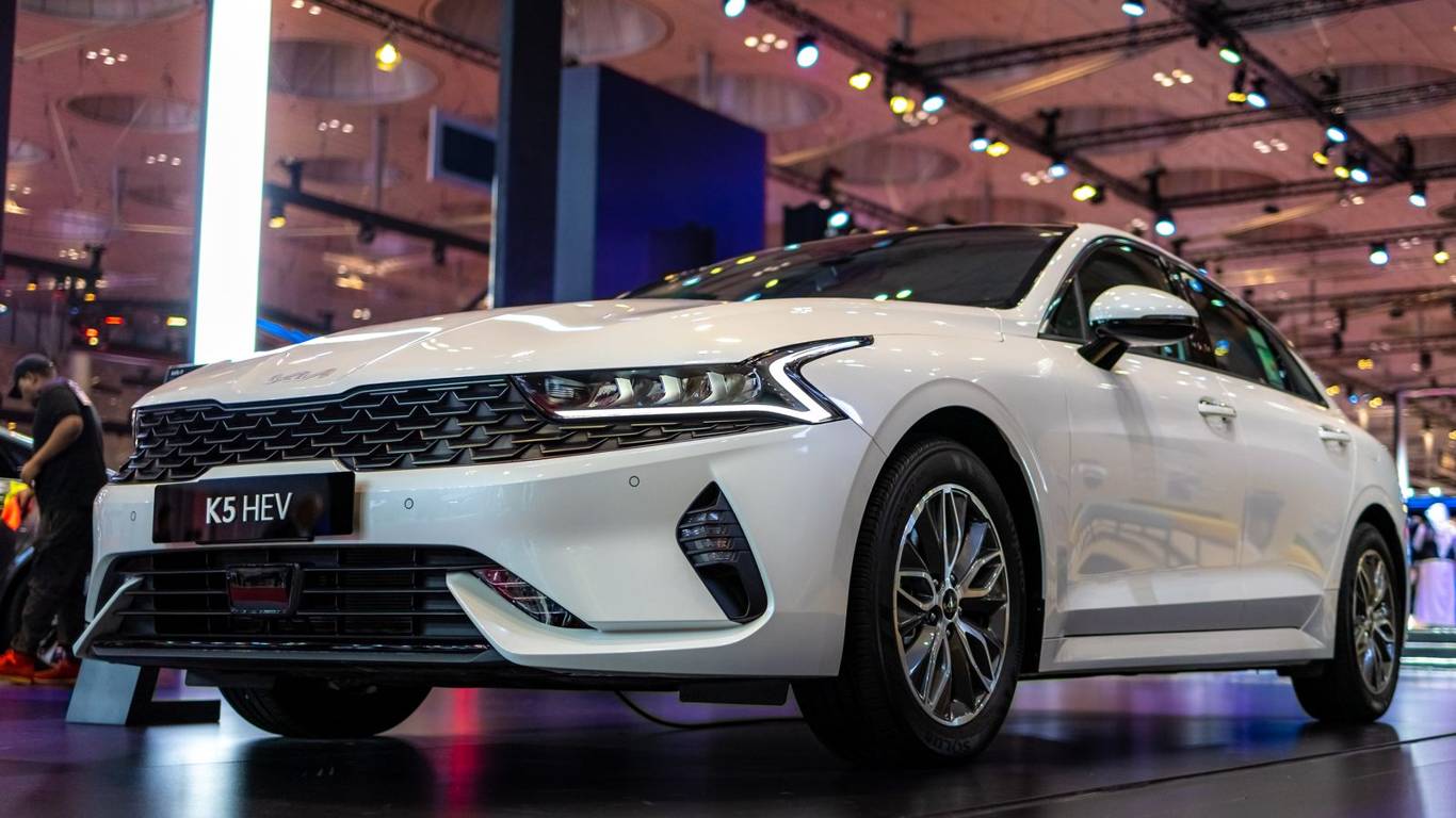 марка машины собираемые в. завод тойота камри в японии. марки авто. Chevrolet traverse 1 поколения. шкода октавия производитель.