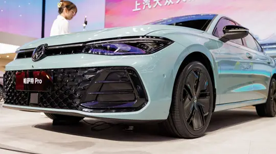 Альтернативный импорт оживил классику: Volkswagen Passat 2025 снова у дилеров в РФ