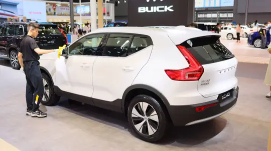 Самые безопасные в мире машины уже не те: в США нашли самую любимую проблему, теперь и у шведов