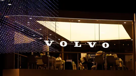 640 км хода и 10 минут у зарядки: чем удивил электрический Volvo EX60