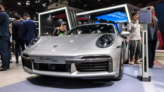 Porsche придумала, как сделать быстрее не машину, а водителя: дрон поможет