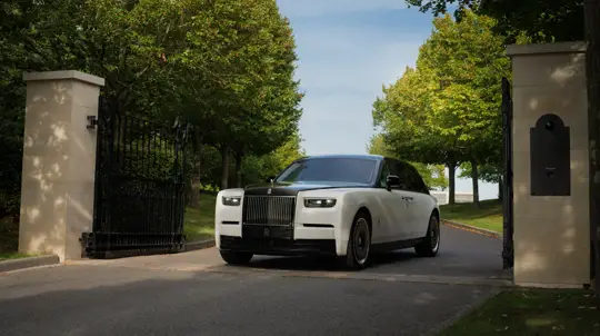 Золото, вышивка и ароматы: Bespoke стал золотой жилой для Rolls-Royce