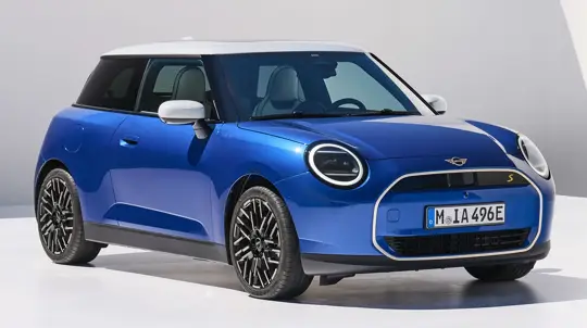 Маленький электрокар, большие победы: MINI Cooper Electric снова впереди планеты всей