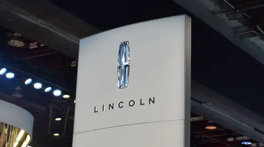 Лимузин Lincoln Town Car 1985 года выставят на аукцион Barrett-Jackson