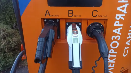 Электромобиль в многоэтажке: что можно, что нельзя и сколько это стоит