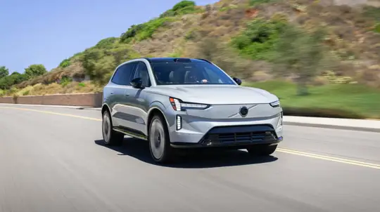 670 л.с. и новая архитектура: шведы неожиданно скинули цену с флагмана