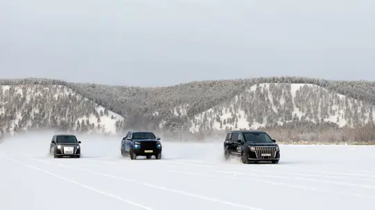 Мороз не щадит никого: китайские модели решили проверить аномальным холодом и оленями