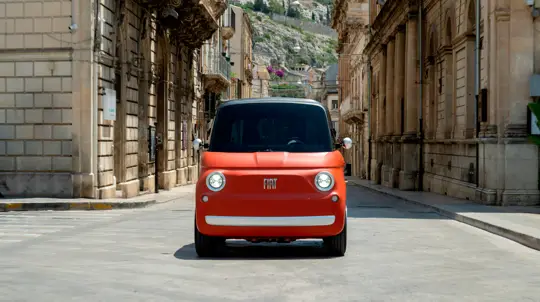 Fiat выпустил «валентинку» на колёсах: Topolino Corallo получил новый цвет и увеличенный дисплей