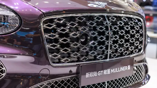 Клиентам все равно, а Bentley — выгода: компания придумала нечто особенное