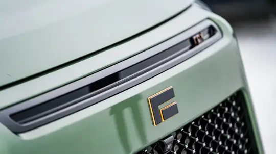 Клиренс пневмы до 285 мм и брод до 770 мм: новый люксовый внедорожник специально для России