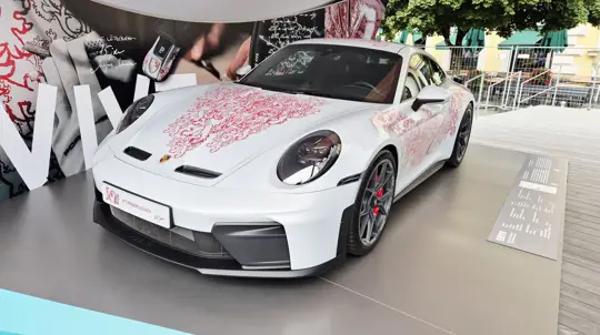 Наклейка «NOT FOR SALE» раскрыла правду: Porsche пыталась навариться на нетоварной машине