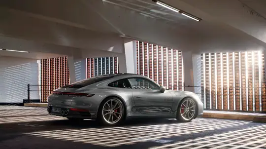 Porsche обновляет культовый спорткар: первый взгляд на свежий дизайн автомобиля