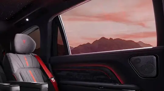 Черный воин стал рыцарем: кроссовер, который продается в РФ, стал роскошнее Rolls-Royce