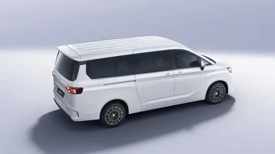 Семейный автомобиль стал на шаг дальше от россиян: один из самых доступных минивэнов вырос в цене