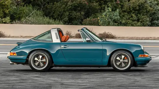 Singer переосмыслила 300 Porsche 911: юбиляр — великолепная Targa 964