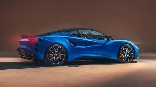 Последний бензиновый Lotus? Представлены мощные версии Emira