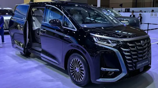 BYD начал предзаказы Denza D9 2026 с зарядкой 10–70% за 5 минут