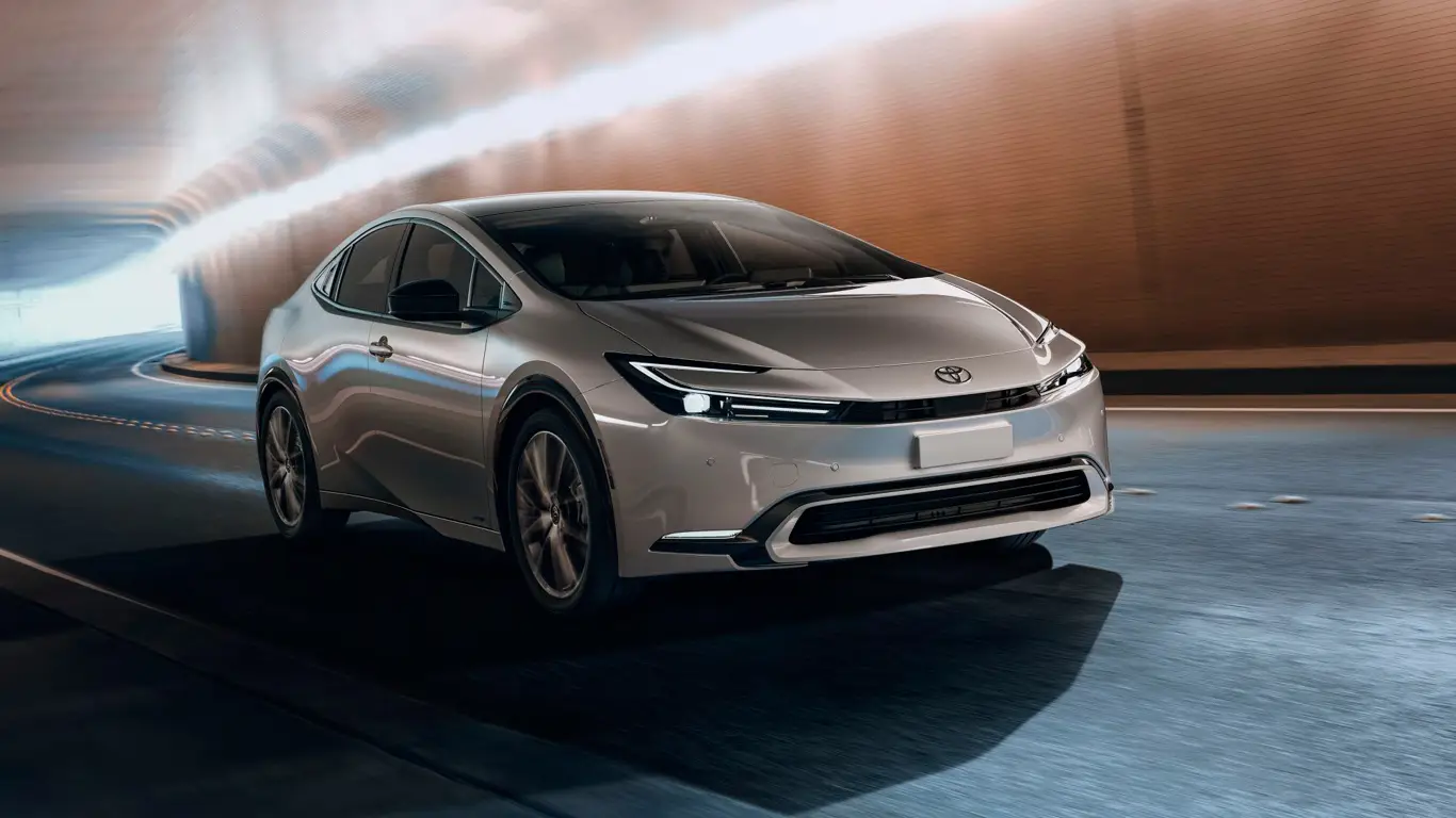 Первый гибрид Toyota обновили, чтобы он просуществовал на рынке еще четверть века