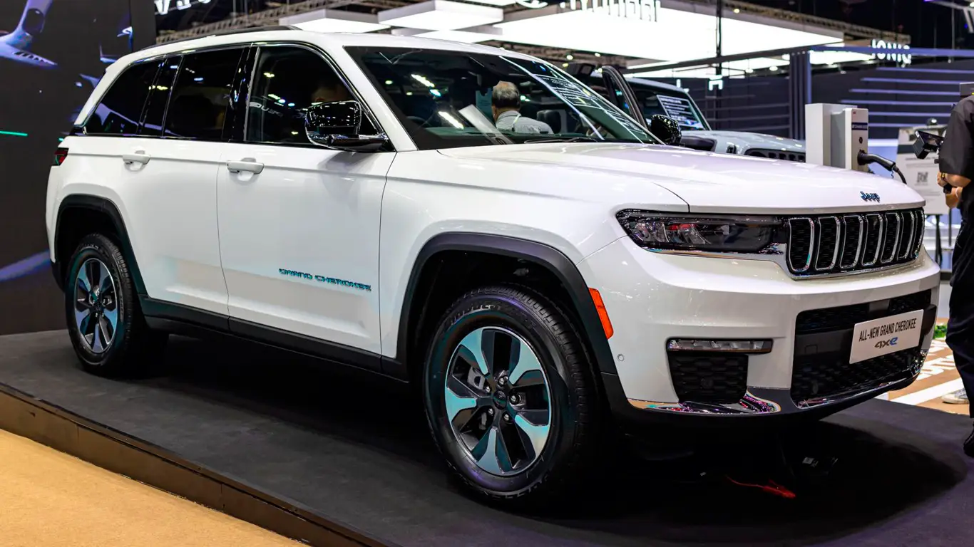 Ошибка в программном обеспечении заставила Jeep инициировать отзыв