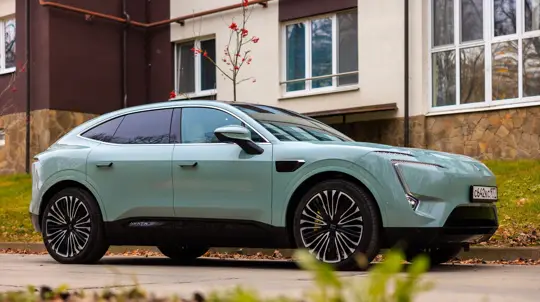 Почему россияне массово пересаживаются на подержанные электромобили: причина не только в бензине