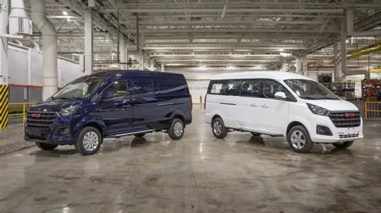 АвтоВАЗ начал продажи нового минивэна: чем удивил SKM M7