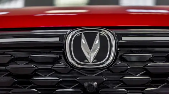 Changan падает, но не сдается: неожиданный разворот продаж в РФ