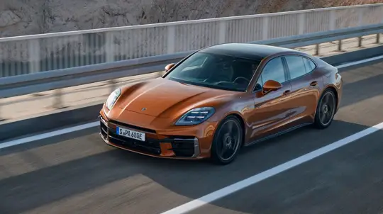 Роскошь, мощь и экологичность новых Porsche Panamera оценили минимум в 13 млн рублей