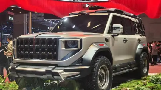 831 л.с. и 4 мотора: Hongqi готовит мощный внедорожник