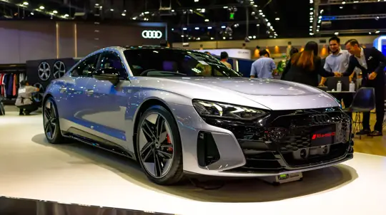 Audi выводит производительность своего флагманского электромобиля на новый уровень