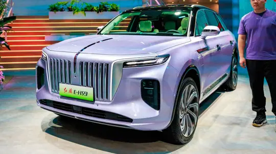 Китайский люкс наступает: Hongqi выходит на новый рынок