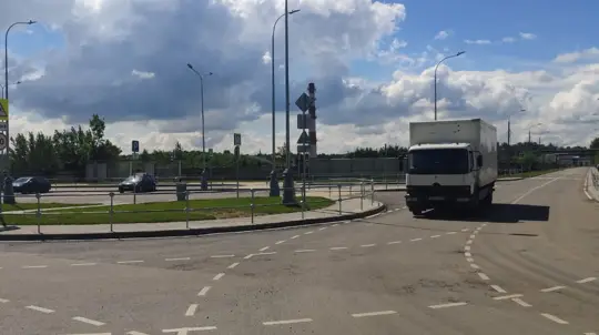 Эксперты SPEEDME напомнили правила проезда перекрестков с круговым движением в Брянске