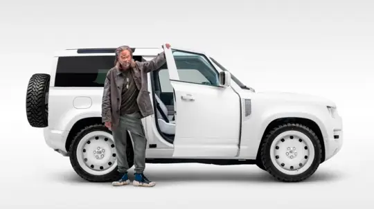 Роскошь минимализма: яхтенная компания представила монохромный Defender