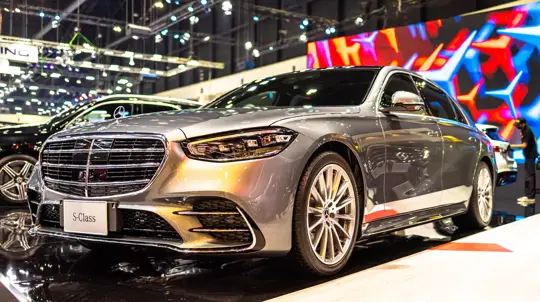 Mercedes строит «зеленое» будущее: какие планы поставил немецкий автогигант к 2030 году