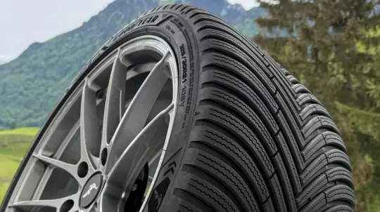 Меньше шума и расхода: Goodyear нашла важный плюс для электромобилей