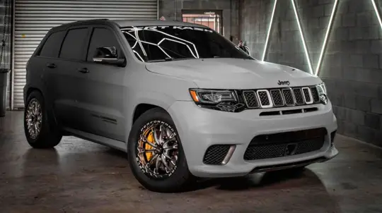 Jeep Trackhawk снова напомнил о себе: тюнинг сделал старый SUV заметнее