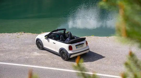 MINI играет на стиле и цене: модная верия Paul Smith Edition теперь доступна не только электрокарам