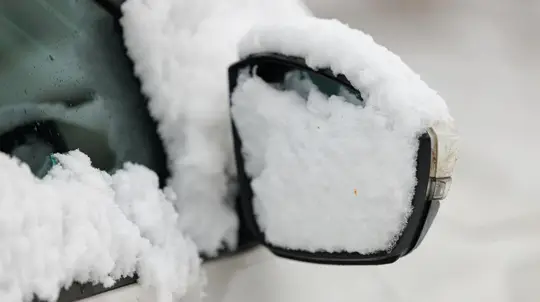 Автоэксперт Гудков рассказал водителям в РФ, как не «убить» двигатель зимой