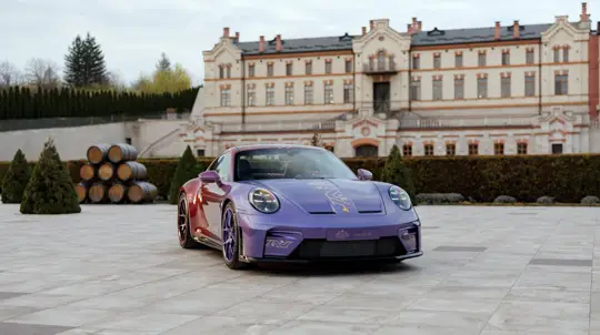 GT3 Touring превратили в машину для винного замка: его сделали как ювелирное изделие