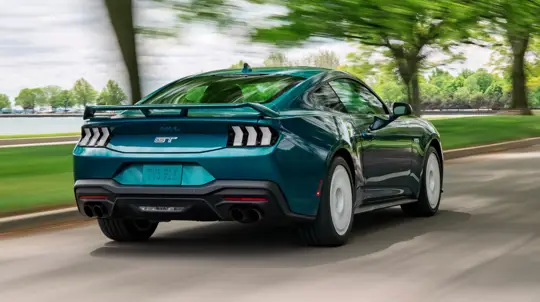 Ford снова намекнул на расширение Mustang: четырехдверная версия стала ближе