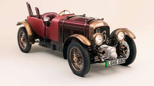 Аквамен создал самый безумный Bentley в истории