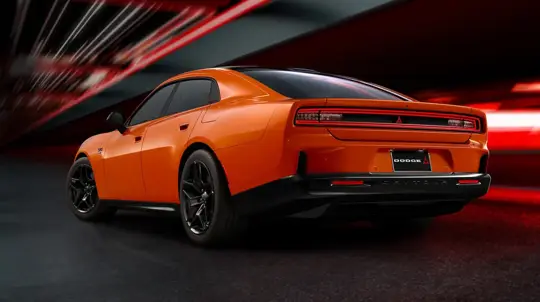 Ferrari без V12, Dodge без Hellcat и Jaguar без ДВС: почему новые машины злят фанатов