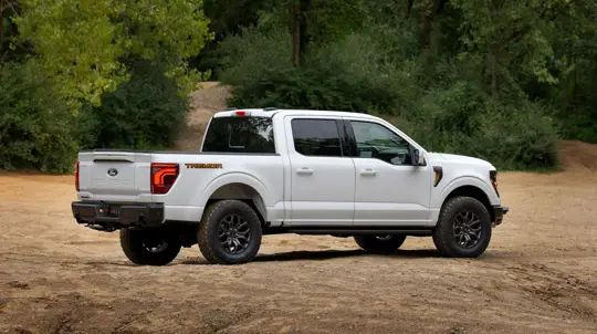 Roush поднял мощность Ford F-150 Tremor до 705 л.с. и добавил внедорожный обвес