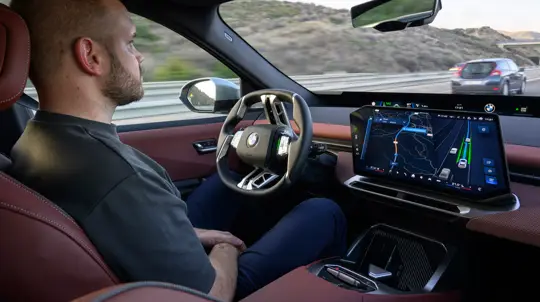 Highway Assistant стал массовым: BMW расширяет езду без рук в Европе