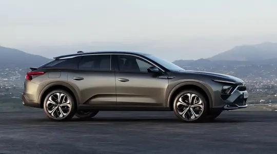 Citroen с большим кузовом, автоматом и расходом 5,8 л вернулся в РФ: универсал дешевле многих кроссоверов