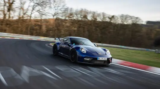 Шины решают не меньше мотора: рассекречены шины, которые помогли Porsche Taycan стать быстрее