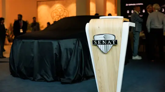 Российский Senat 900 вышел на дорогу: чем он отличается от Hongqi