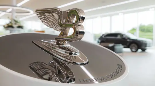 Bentley стала доступнее для туристов, но на сам завод пока не пускают