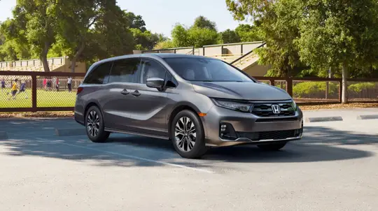Какой минивэн удобнее для семьи: Honda Odyssey или Toyota Sienna
